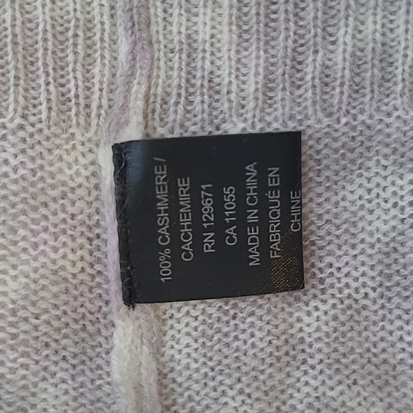 V-Neck Cashmere sweater - Picture 9 of 10